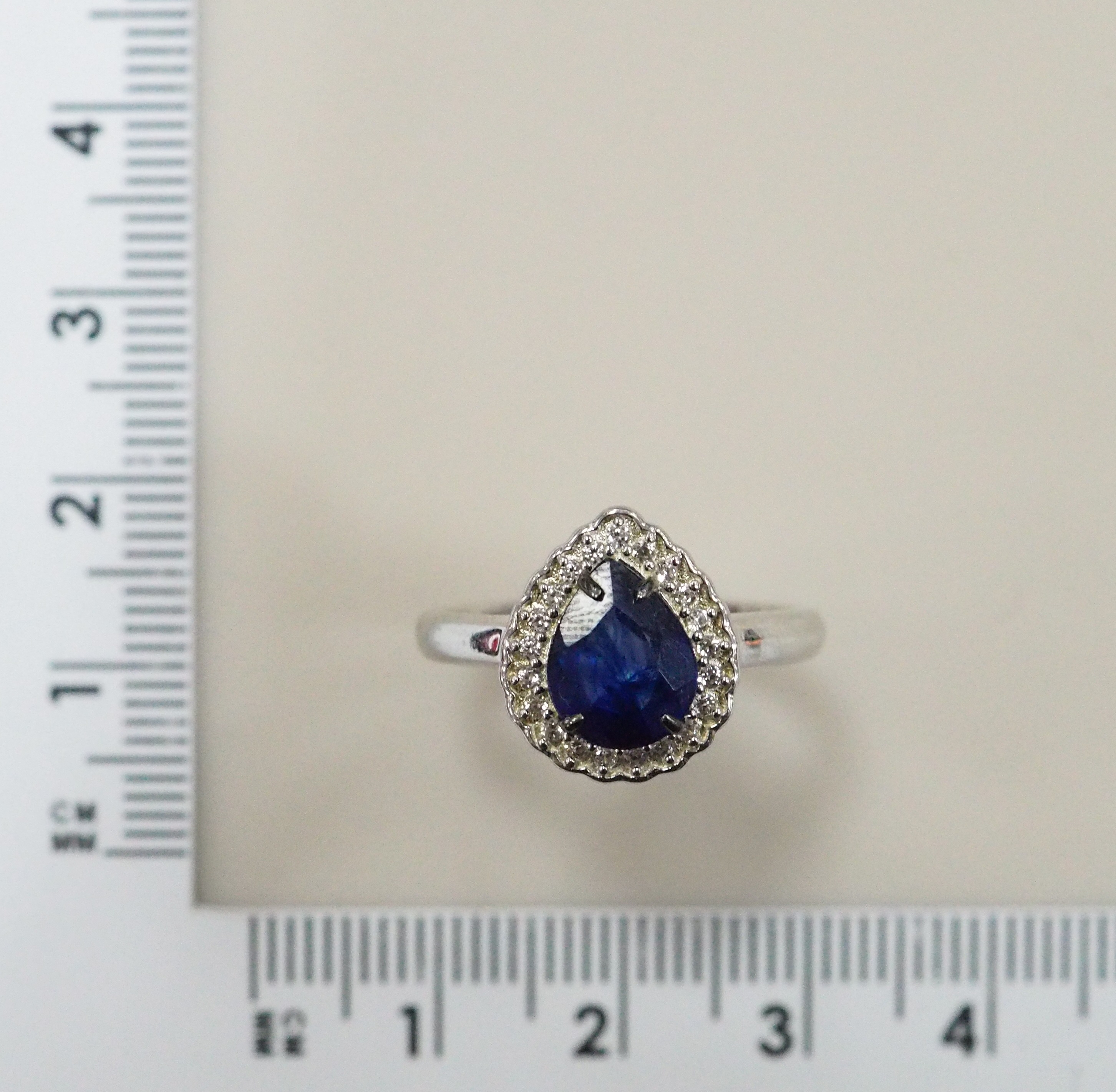 Серебряное кольцо с сапфиром